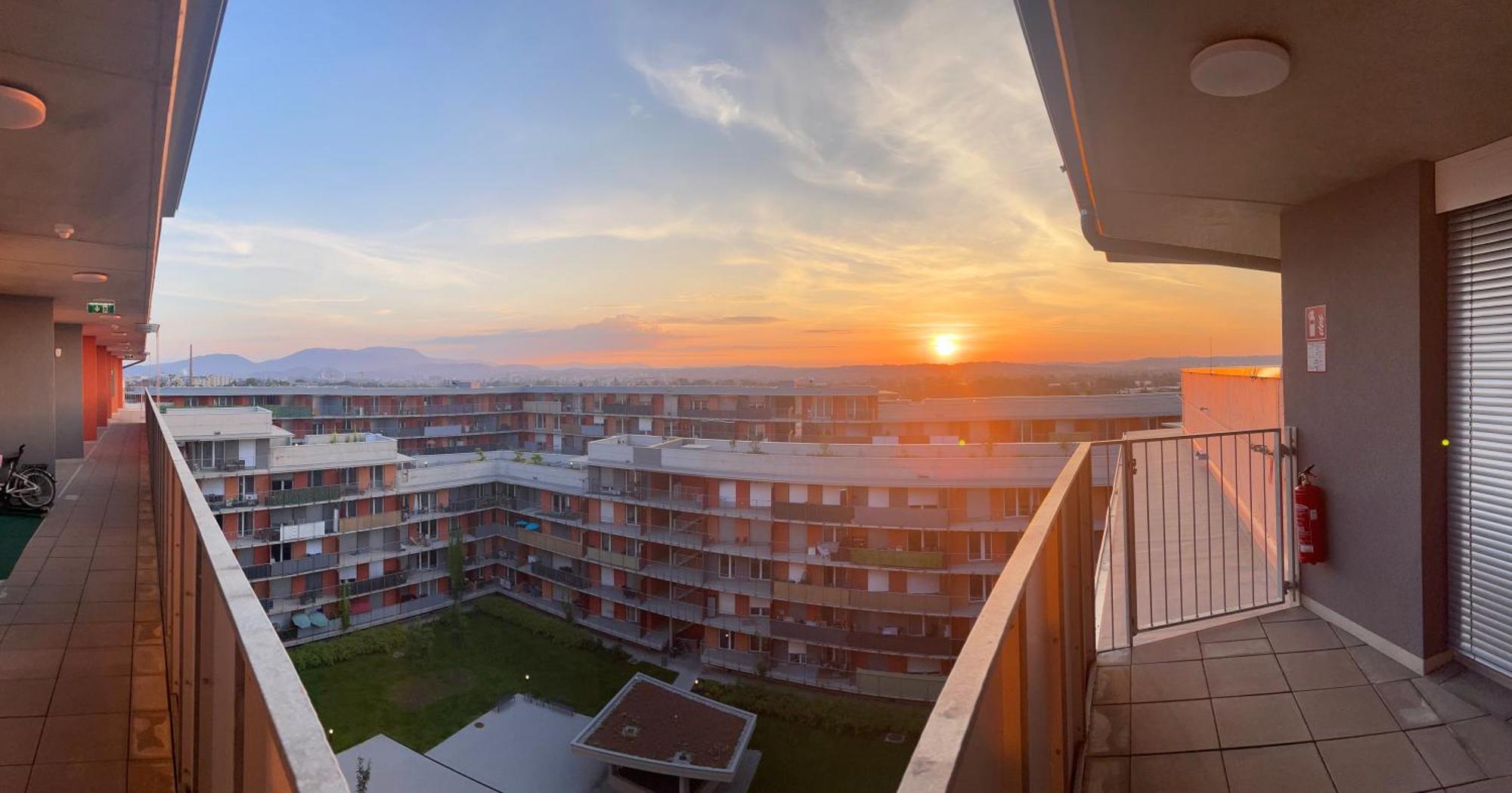 100 Qm Penthouse, Self-Check-In, 2 Parkplaetze Apartment Грац Екстериор снимка