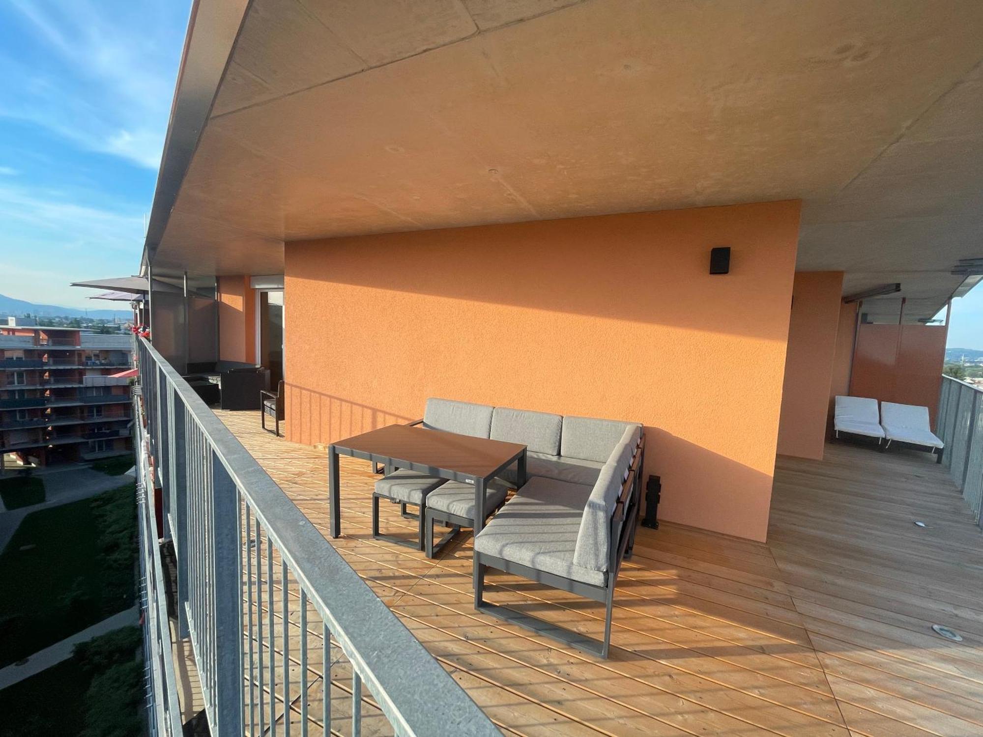 100 Qm Penthouse, Self-Check-In, 2 Parkplaetze Apartment Грац Екстериор снимка